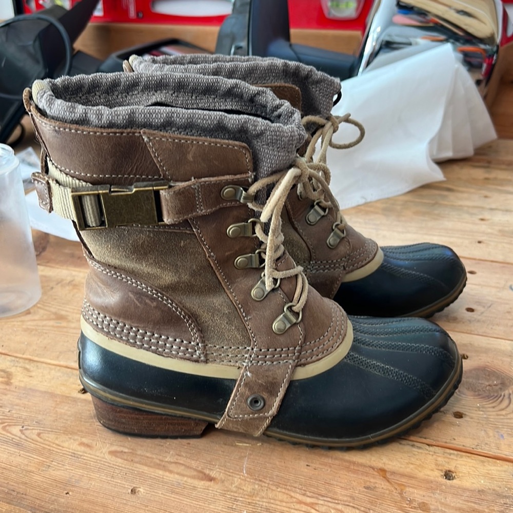 Sorel Carly Short Boot